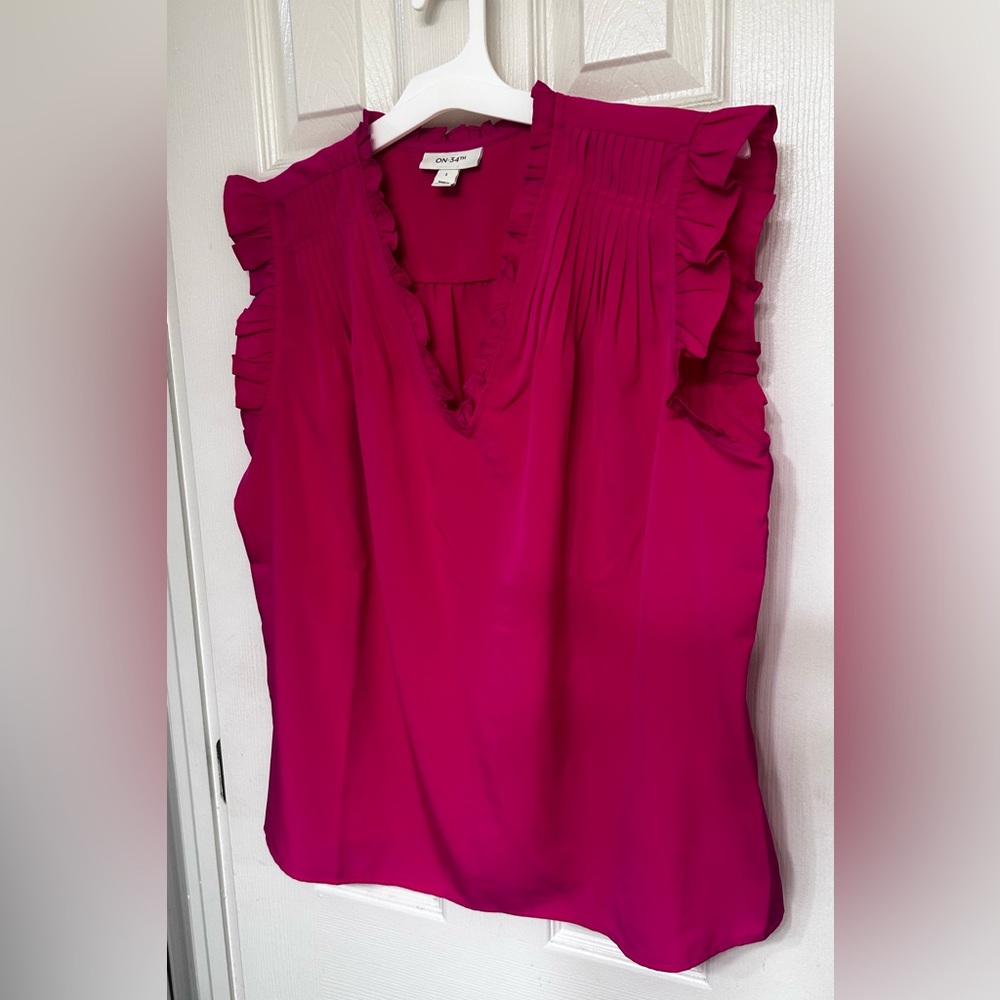 Bright pink ruffle sleeveless V-neck On-34th size Large
